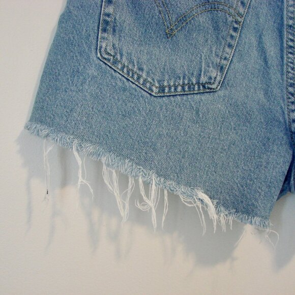 Levi's Ribcage Shorts Authentic Denim Jean Frayed Raw Hem Button Front Size 30 - Picture 12 of 15